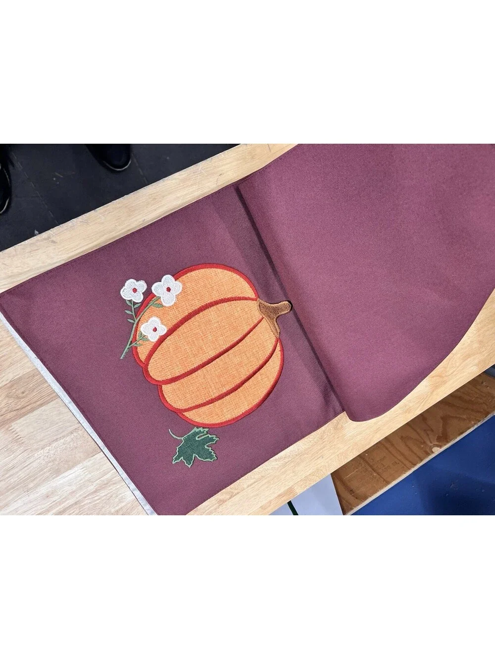 Table Runner Pumpkin •Holiday Home. 13 in W x 72 in L (33.02 cm x 182,88 cm)